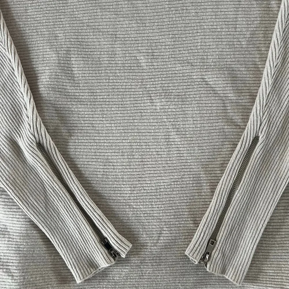 Carmen Marc Valvo Oatmeal Neutral Ribbed Knit Zipper Sleeve Sweater | S - Picture 4 of 6
